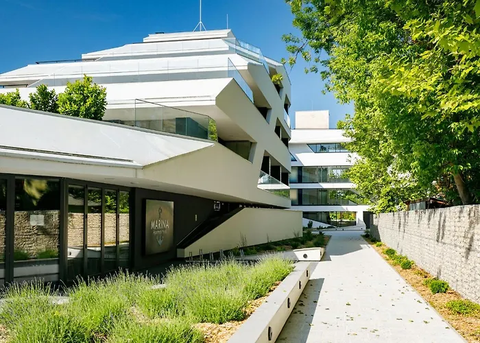 Fuered By Interhome *